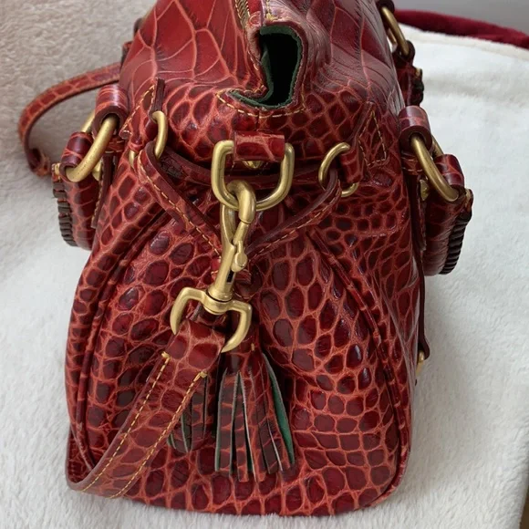 Spectacular Dooney & Bourke Red Crocodile Embossed Leather Handbag - Picture 9 of 15